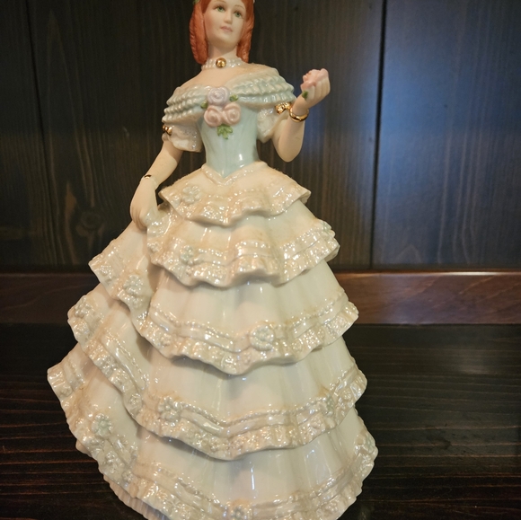 Lenox Ivory Cotillion Figure - Picture 5 of 6